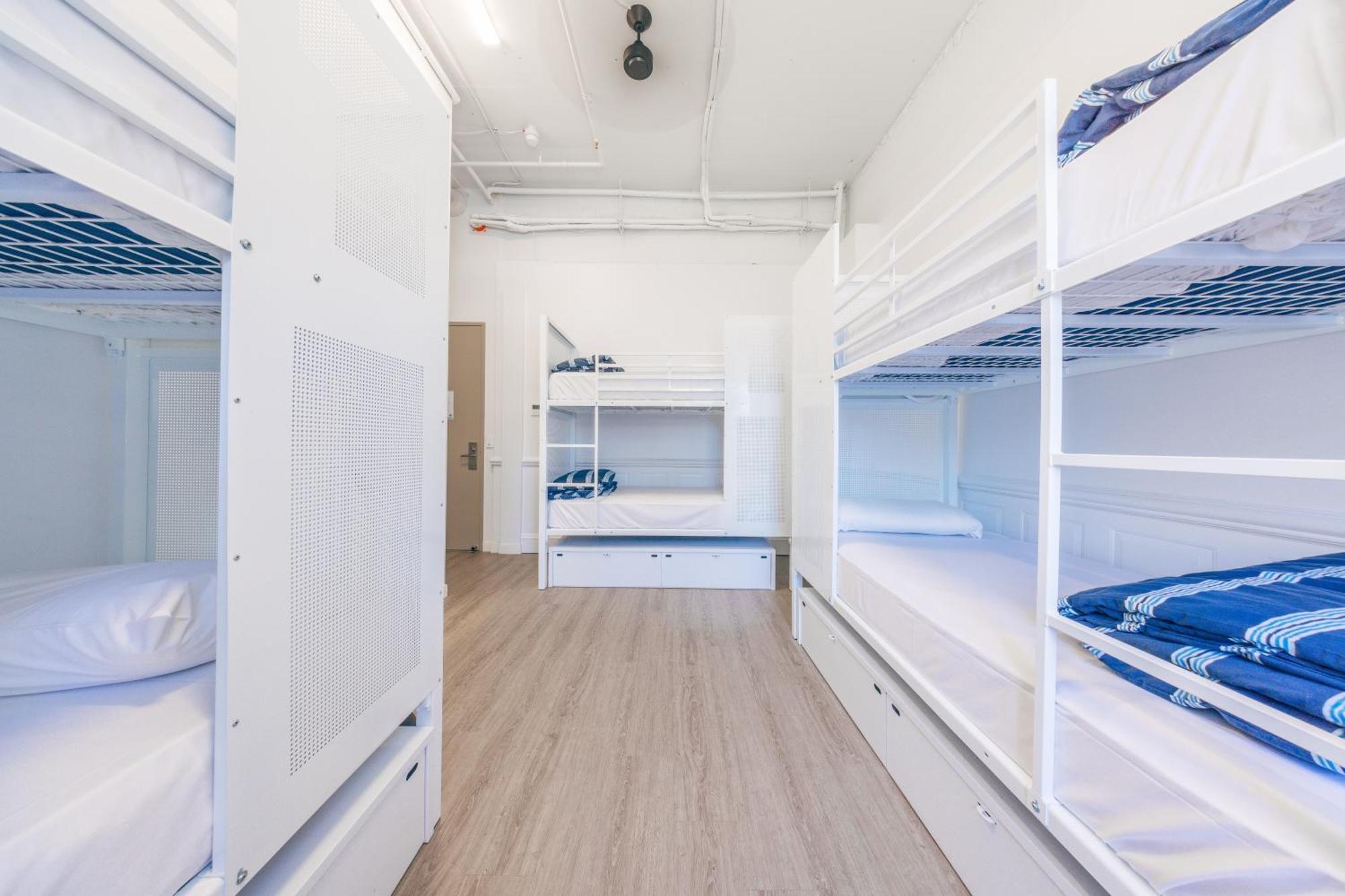 Hostel Maze Backpackers - *